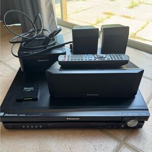 Panasonic SA-PT950 DVD Home Theater System 5 Disc Changer w/ Remote & Speakers
